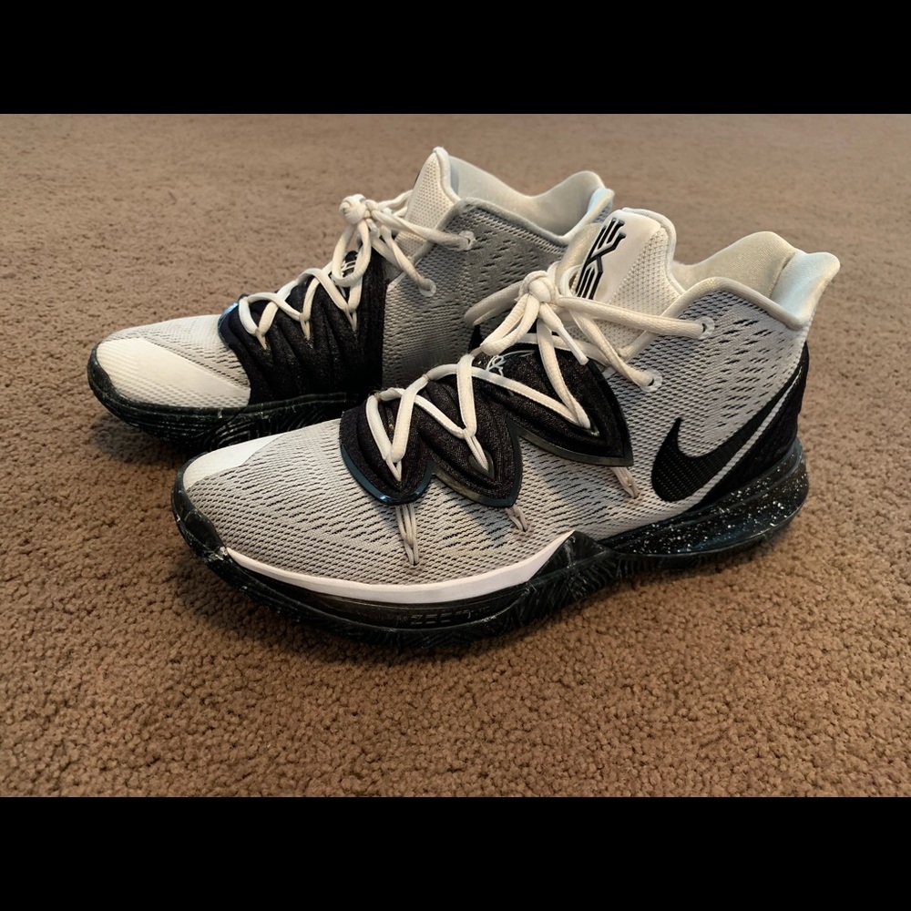 Kyrie 5 Oreo Basketball shoes size 10